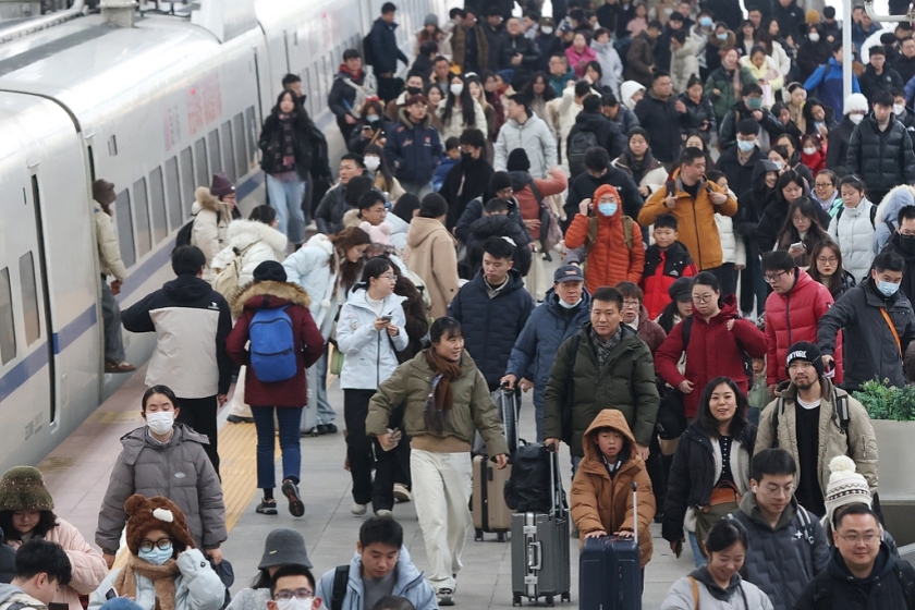 Passengers at a railway station in Nanjing, Jiangsu province, on Jan. 1, 2026. Photo: Yang Bo/China News Service/VCG
