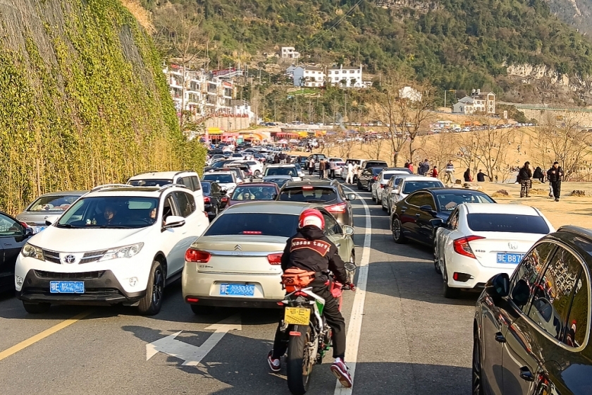 During the Spring Festival holiday, tourists visit the Two Dams and One Gorge scenic route in Yiling district of Yichang on Feb. 23, 2026. Photo: VCG