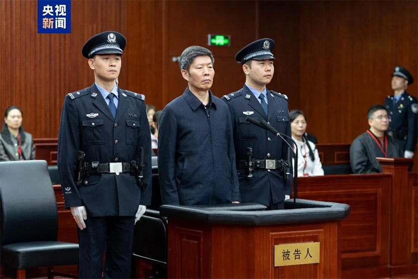 On April 29, 2026, the Shanghai No. 2 Intermediate People's Court publicly announced the first-instance verdict in the bribery case of Chen Shifei, former deputy head of the National Medical Products Administration. Photo: CCTV News